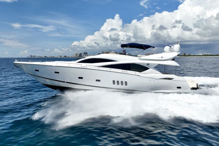 82ft Sunseeker Bella - At Dock
