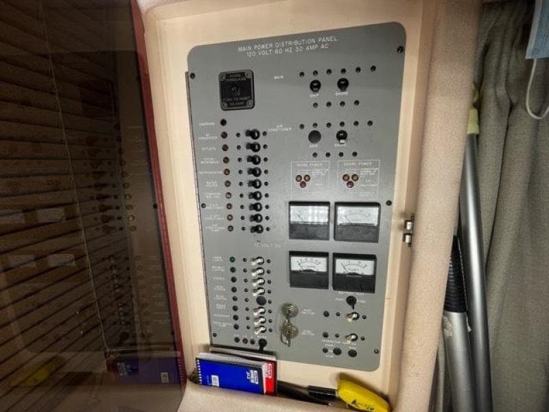 1989 Sea Ray 300 Sedan Bridge