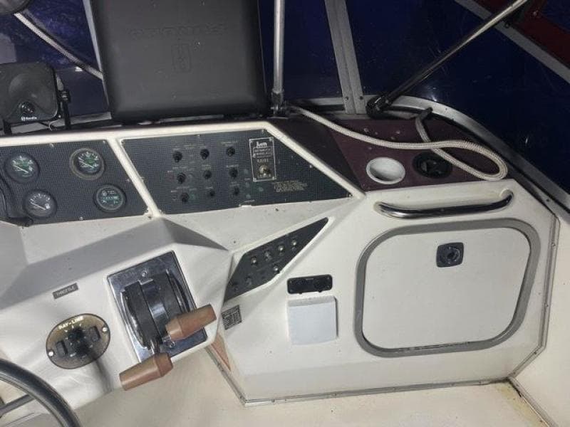 1989 Sea Ray 300 Sedan Bridge