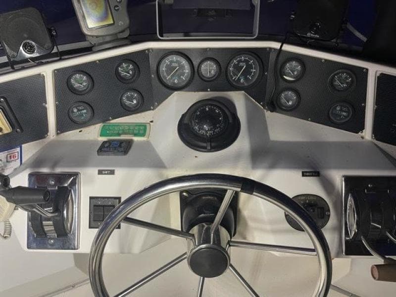 1989 Sea Ray 300 Sedan Bridge