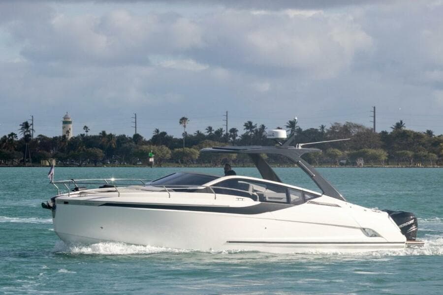 2023 Fairline F//Line 33 Outboard
