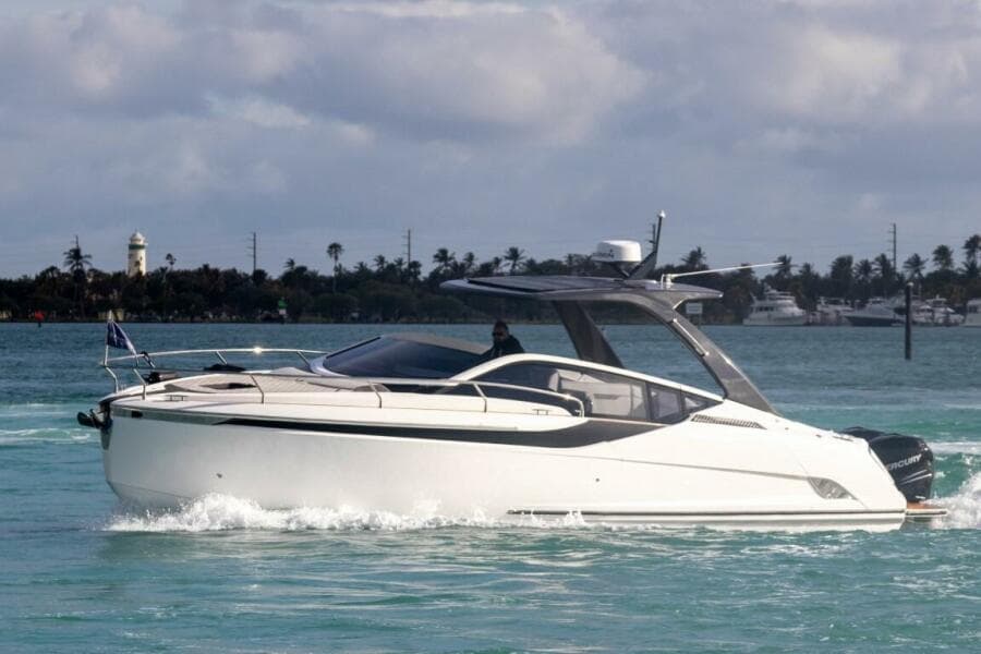 2023 Fairline F//Line 33 Outboard