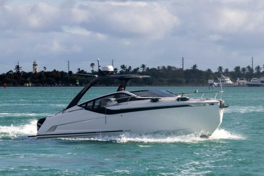 2023 Fairline F//Line 33 Outboard