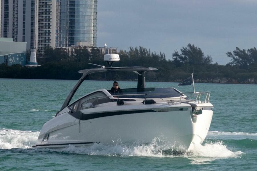 2023 Fairline F//Line 33 Outboard
