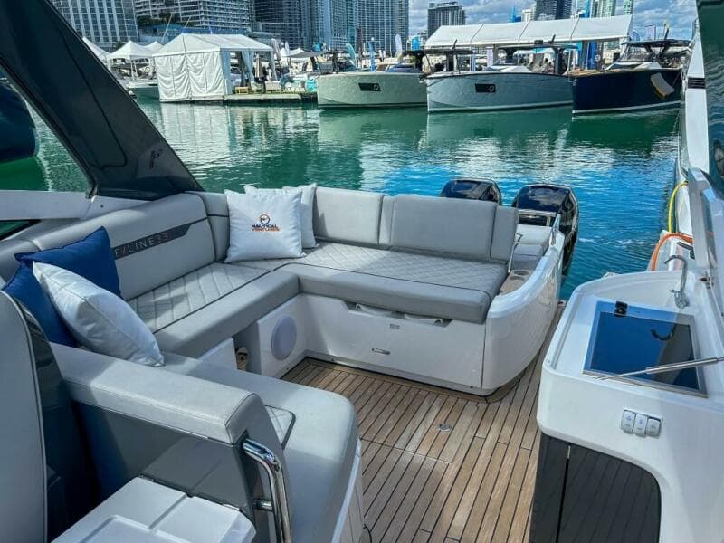 2023 Fairline F//Line 33 Outboard
