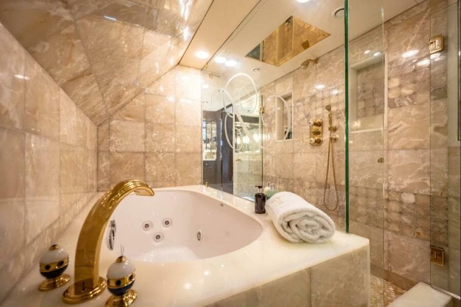 MASTER ENSUITE