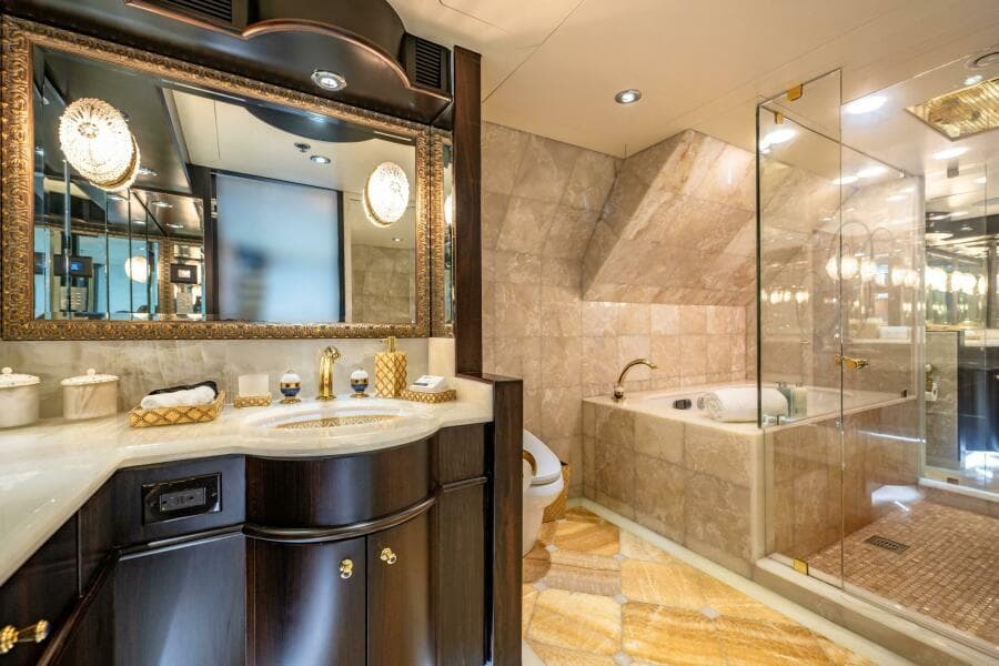 MASTER ENSUITE PORT