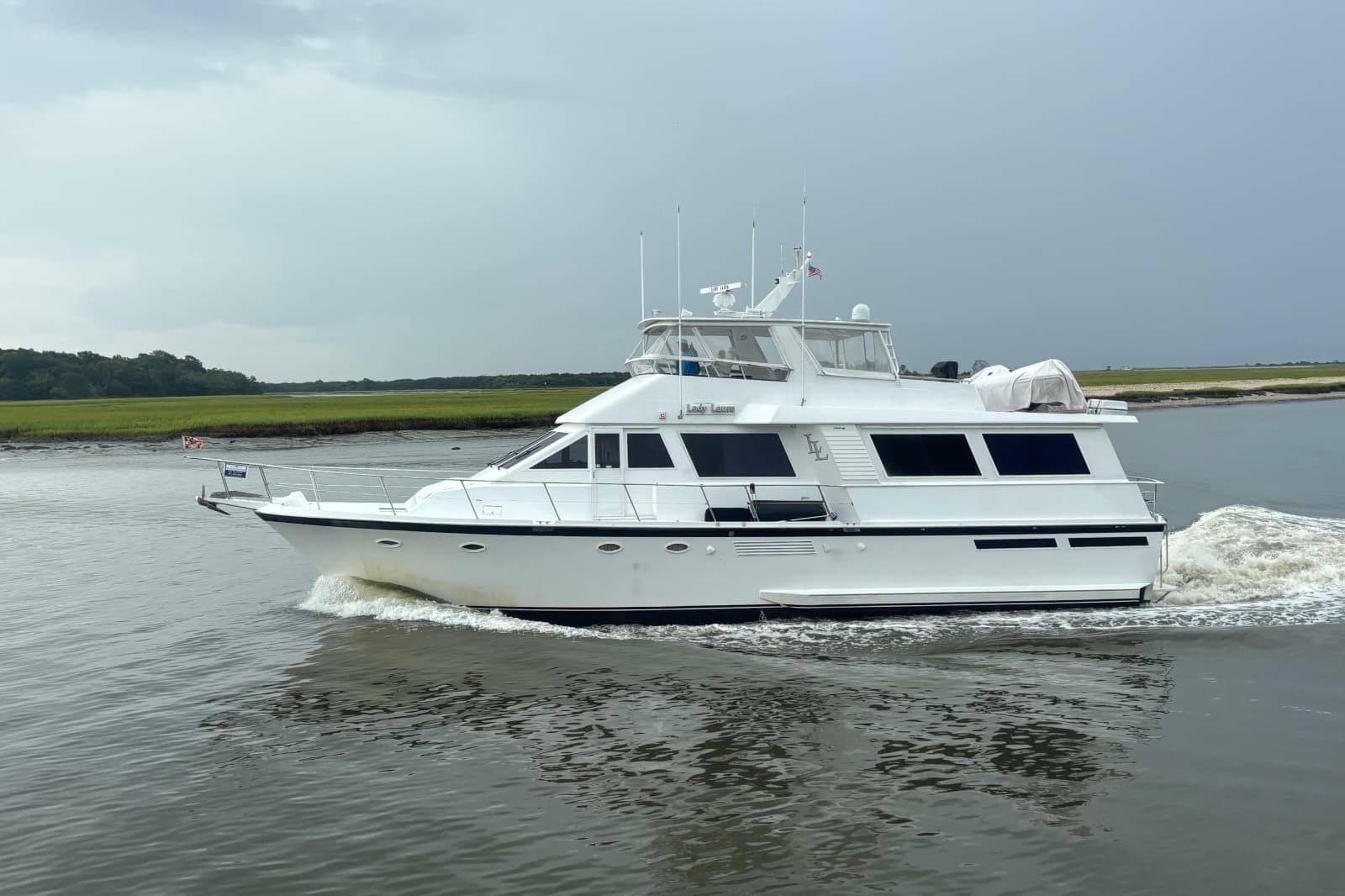 1989 Viking Motor Yacht - Photo 3