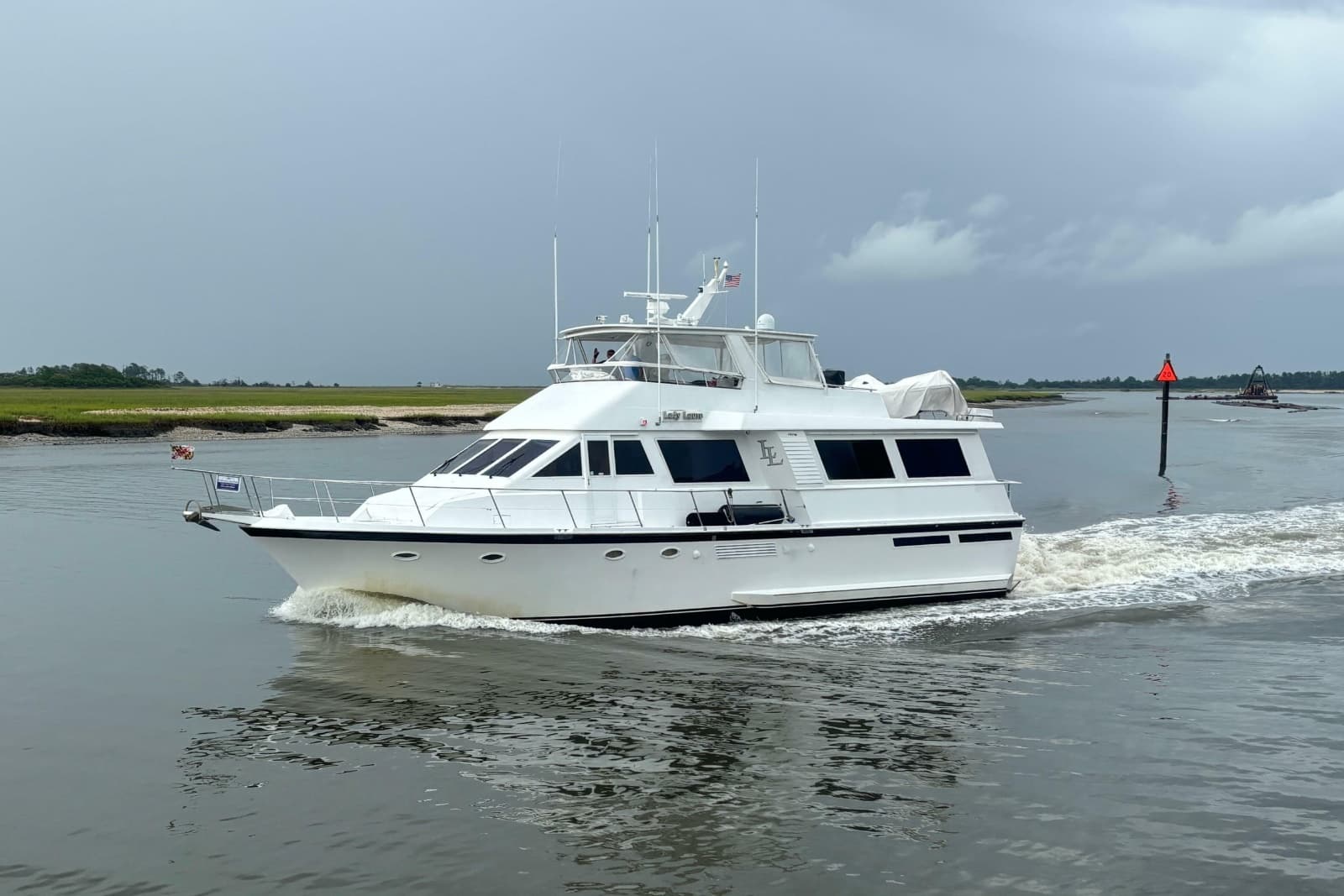 1989 Viking Motor Yacht - Photo 2