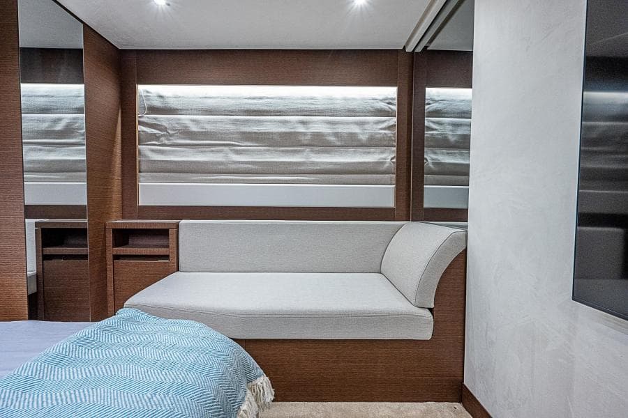 2022 Prestige 520 Fly