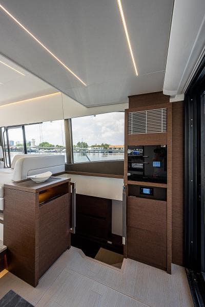 2022 Prestige 520 Fly