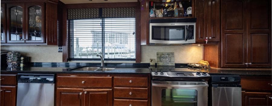 2008 Fantasy 82 Coastal Yacht - Photo 31