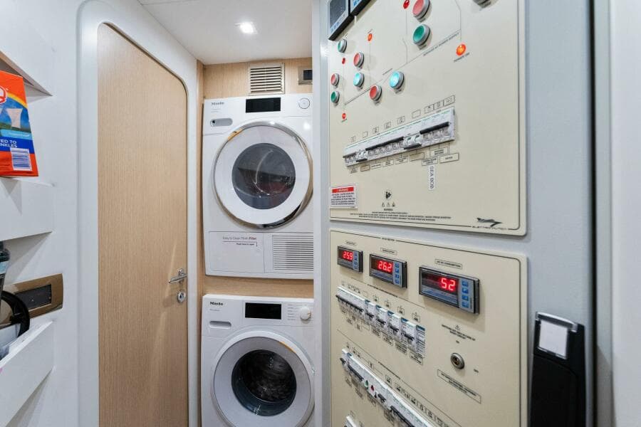 2023 Ferretti Yachts 780