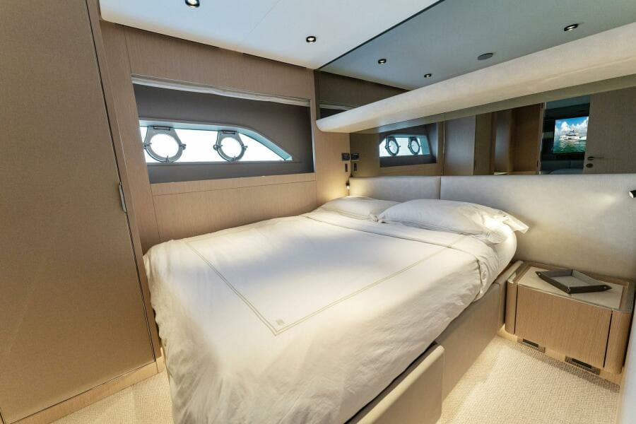 2023 Ferretti Yachts 780