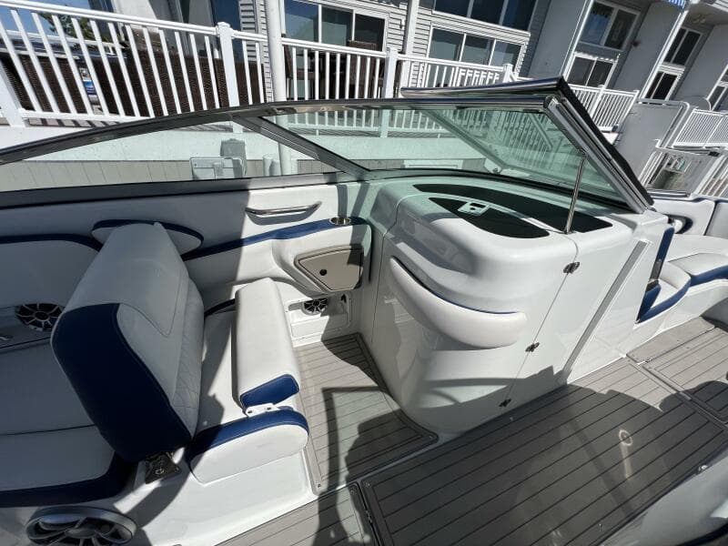 2022 Crownline E305 XS