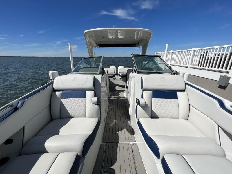 2022 Crownline E305 XS