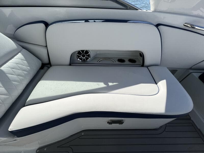 2022 Crownline E305 XS