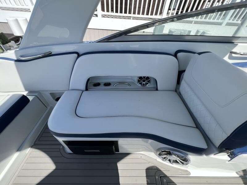 2022 Crownline E305 XS