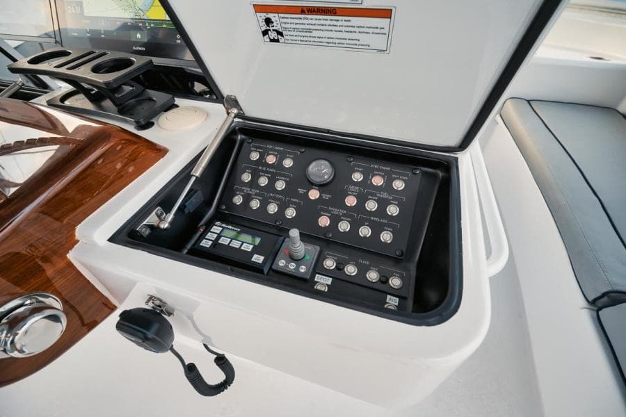 2020 Hatteras Convertible GT59