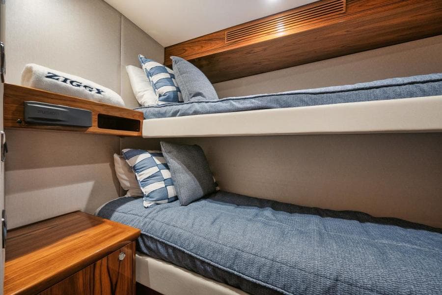 2020 Hatteras Convertible GT59