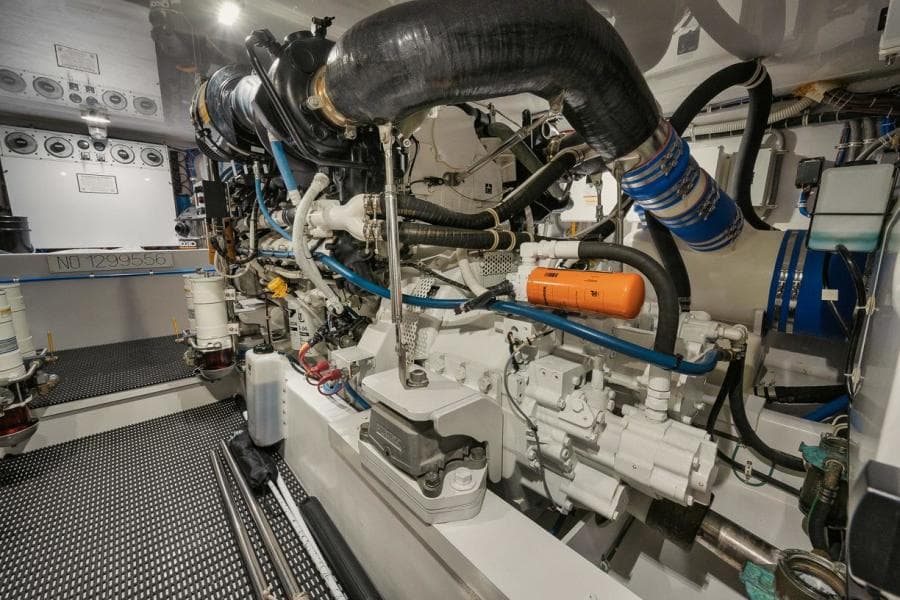 2020 Hatteras Convertible GT59