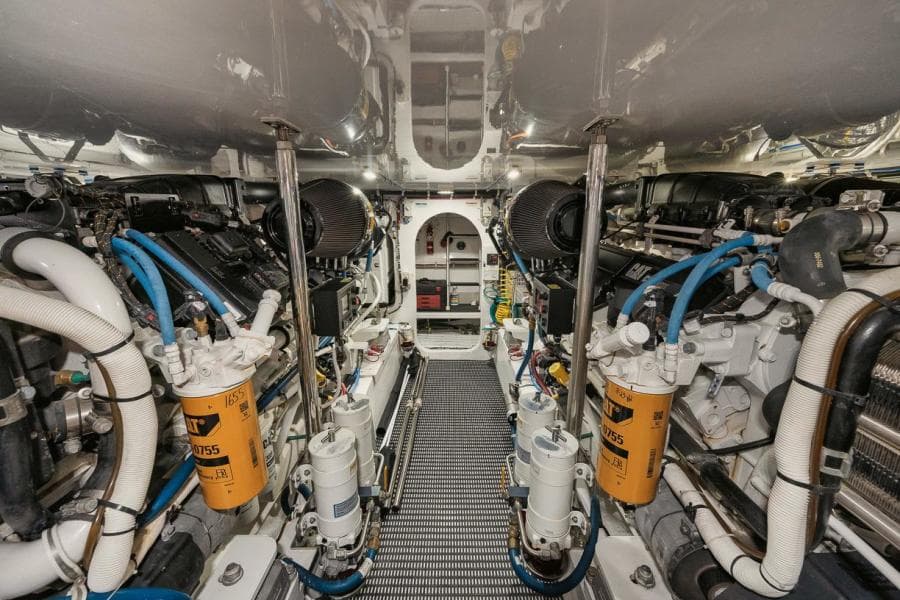 2020 Hatteras Convertible GT59