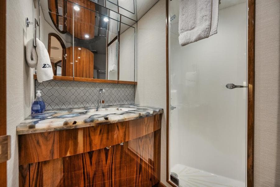 2020 Hatteras Convertible GT59