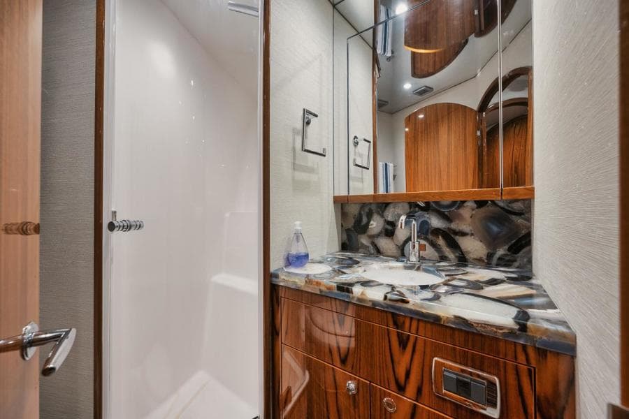 2020 Hatteras Convertible GT59