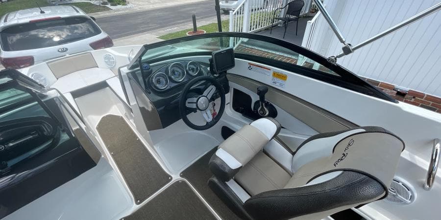 2015 Sea Ray 190 Sport