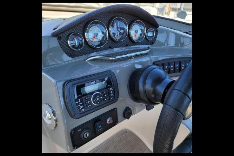 2018 Stingray 215 CR