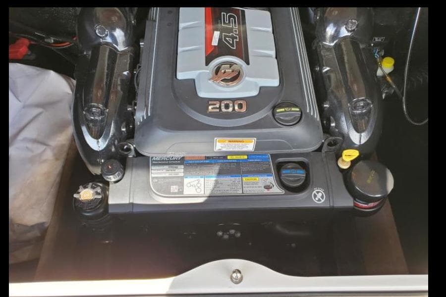 2018 Stingray 215 CR