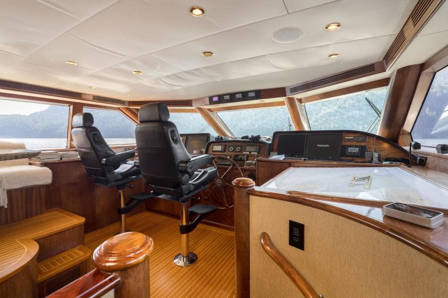 BRIDGE DECK PILOTHOUSE