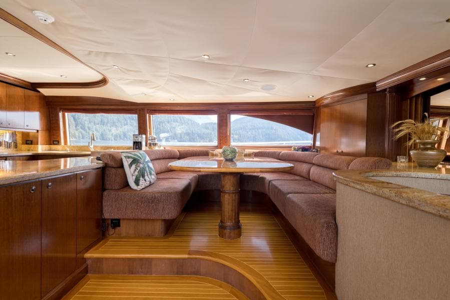 MAIN DECK GALLEY SEATING