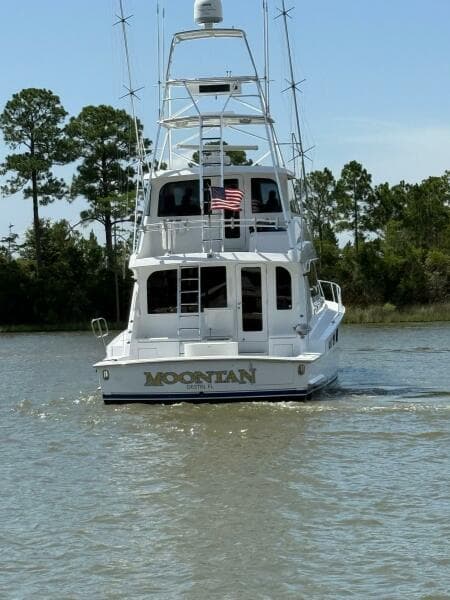 2002 65 Hatteras Convertible Moontan Stern