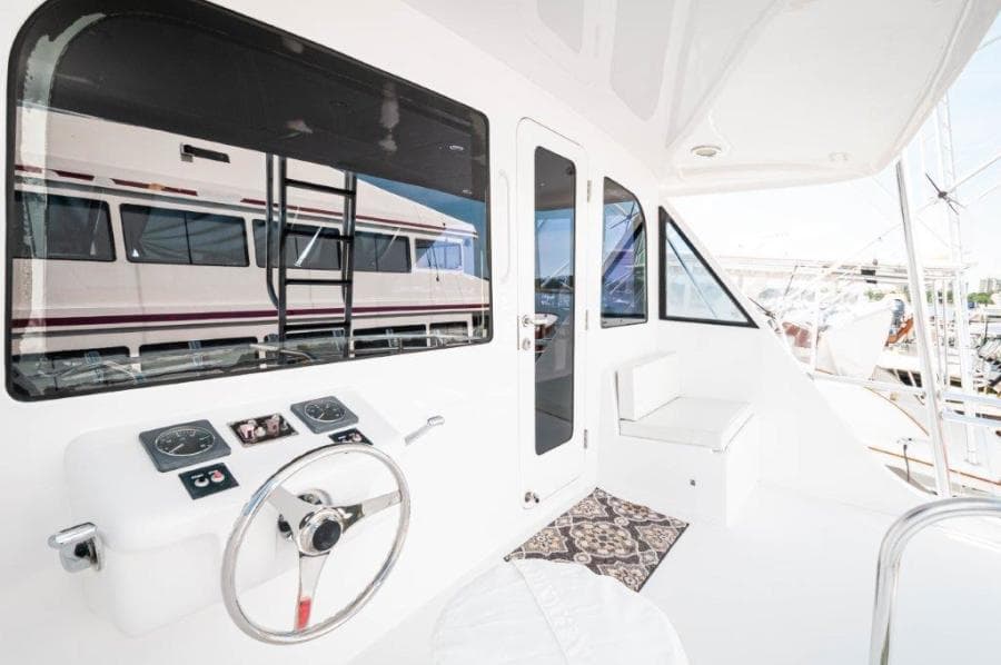 2002 65 Hatteras Convertible Moontan Flybridge (2)