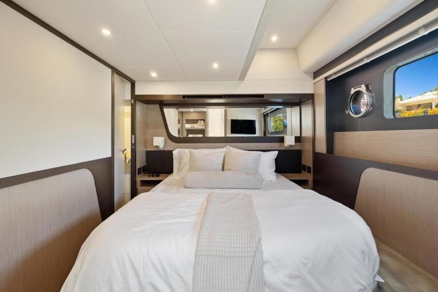 2022 Absolute 48 Coupe