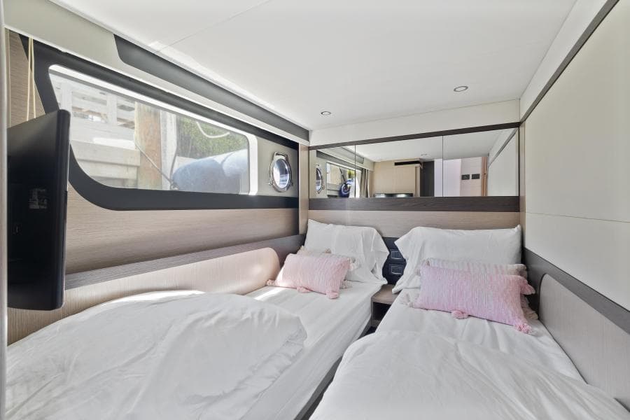 2022 Absolute 48 Coupe