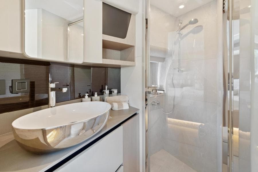 2022 Absolute 48 Coupe