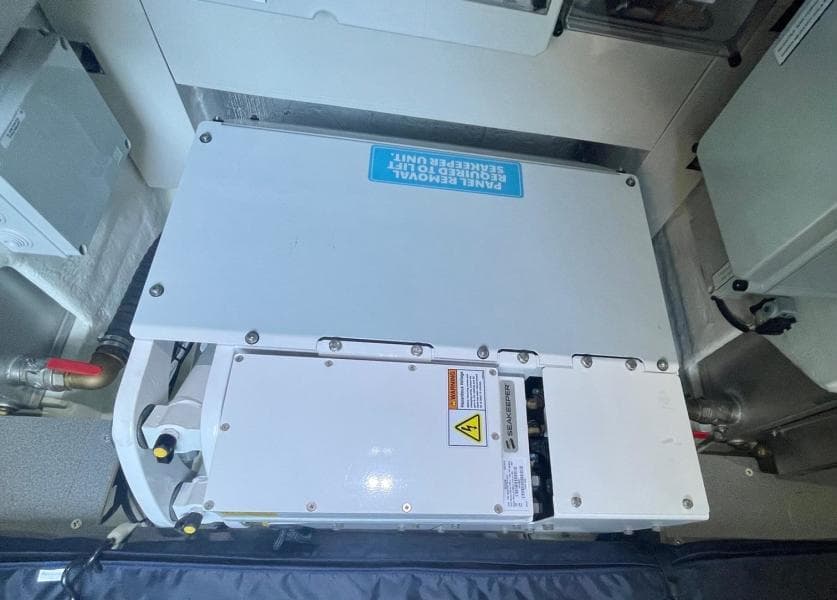 2022 Absolute 48 Coupe