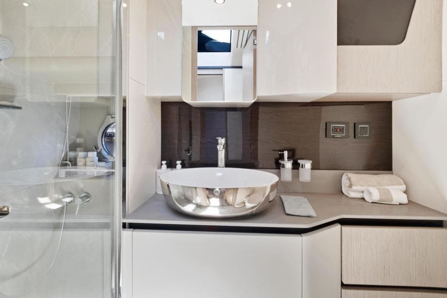 2022 Absolute 48 Coupe