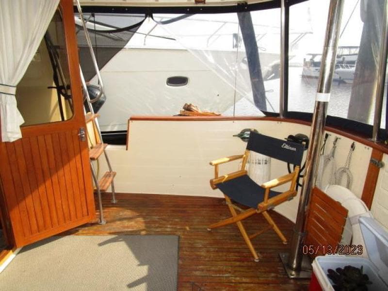 36' Kadey Krogen aftdeck starboard