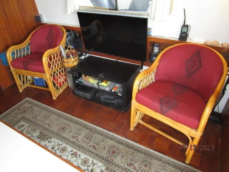 36' Kadey-Krogen salon starboard seating