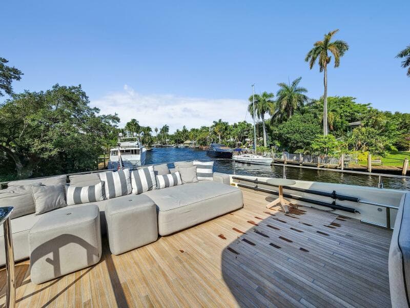 2021 Ferretti Yachts 850