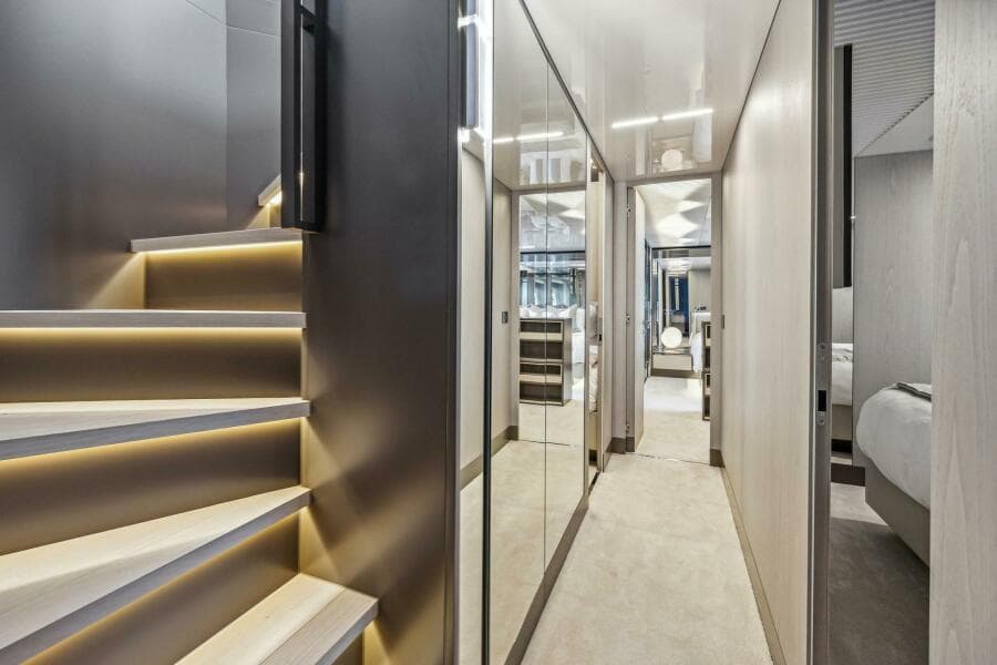 2021 Ferretti Yachts 850