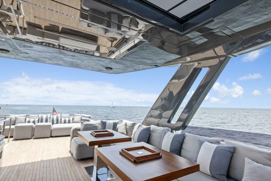 2021 Ferretti Yachts 850