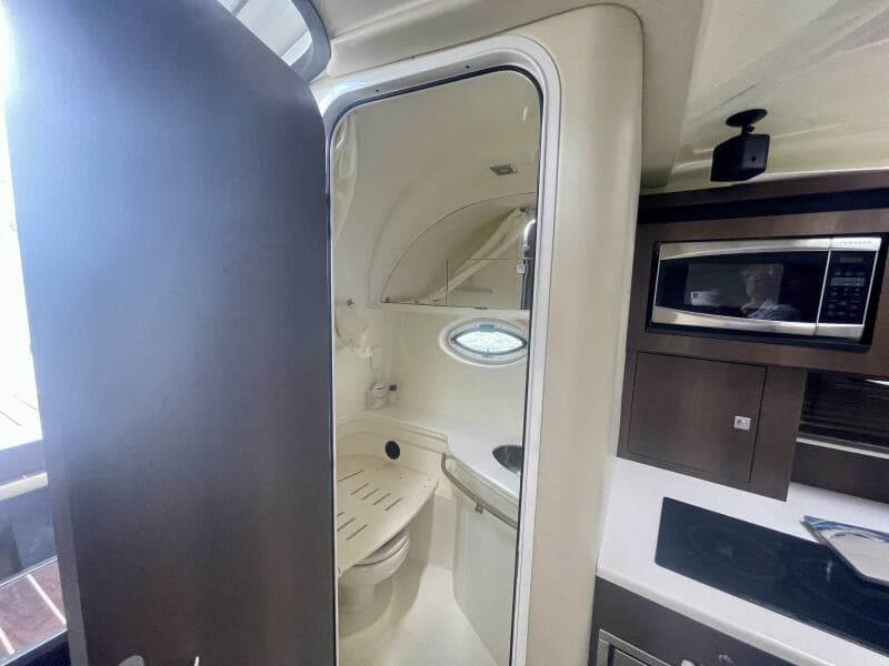 2016 Monterey 335 Sport Yacht