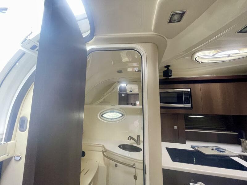 2016 Monterey 335 Sport Yacht