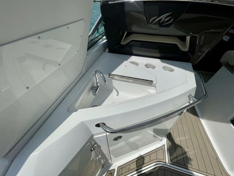2016 Monterey 335 Sport Yacht