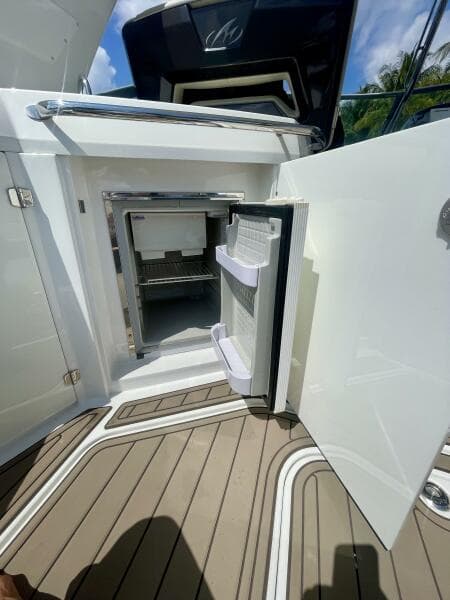 2016 Monterey 335 Sport Yacht