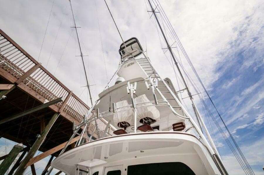 2016 Hatteras GT60  KNOT ON CALL  Tower